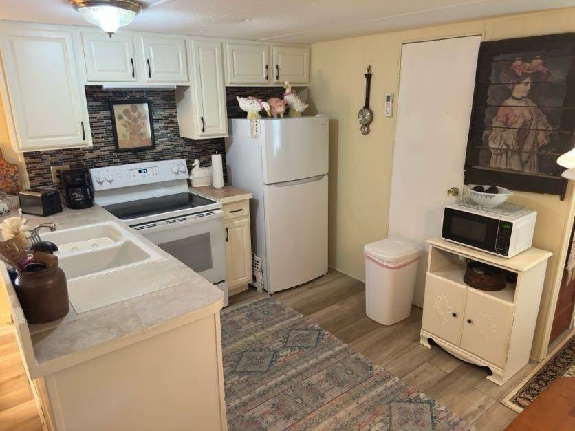 49 Hideaway Lane a Winter Haven, FL Mobile or Manufactured Home for Sale